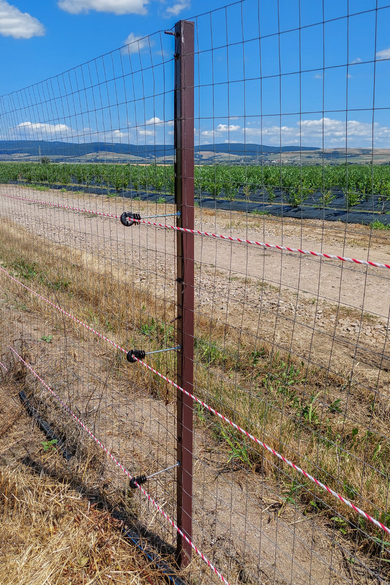 Монтаж на дълги изолатори на стълбове/колчетата
