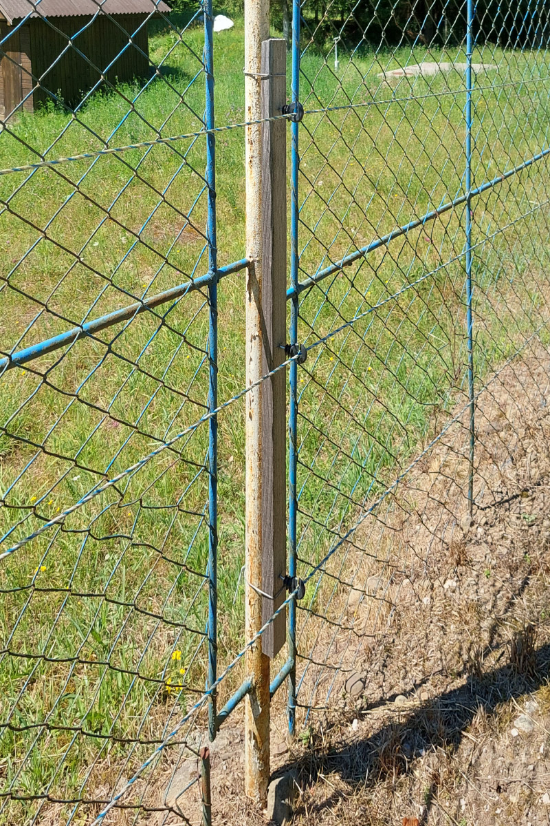 Монтиране на изолатори върху летва