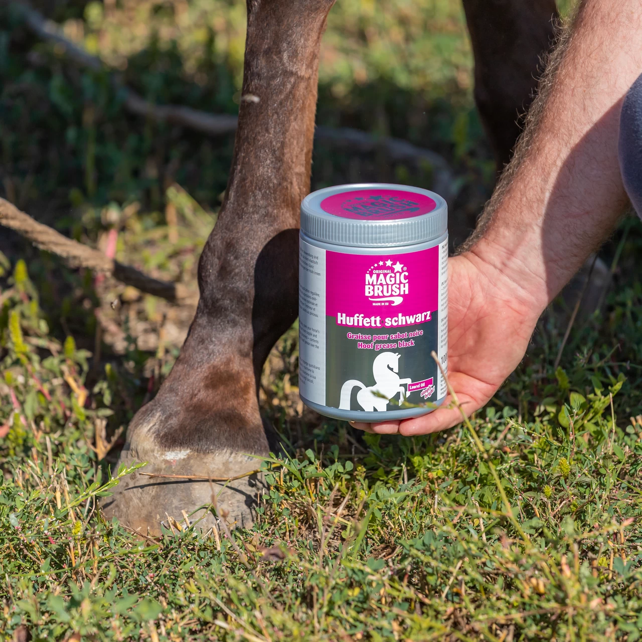 Мехлем за копита MagicBrush, черен, 1000 мл