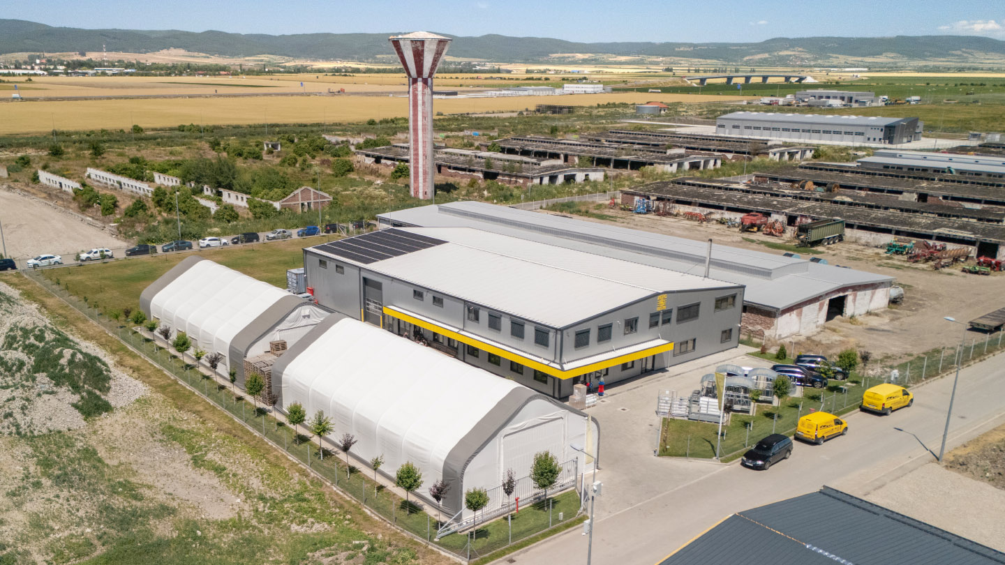 Базата на Agro Electro, разширена с шатри