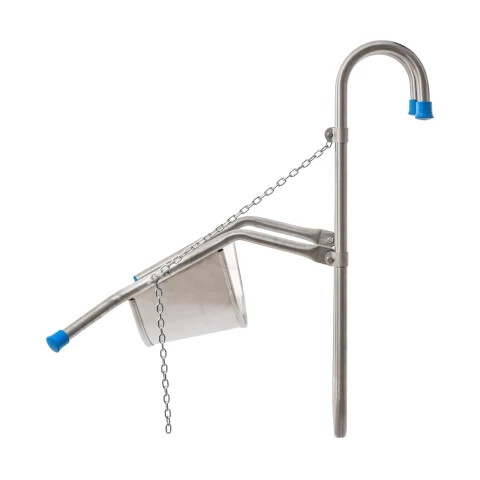 Регулируема опора за главата на едър рогат добитък, предназначена за процедури