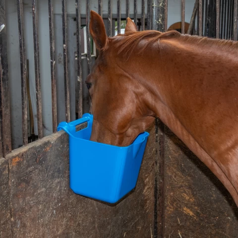 Кофа за хранене с конзола за окачване, квадратна форма, синя, 13 литра