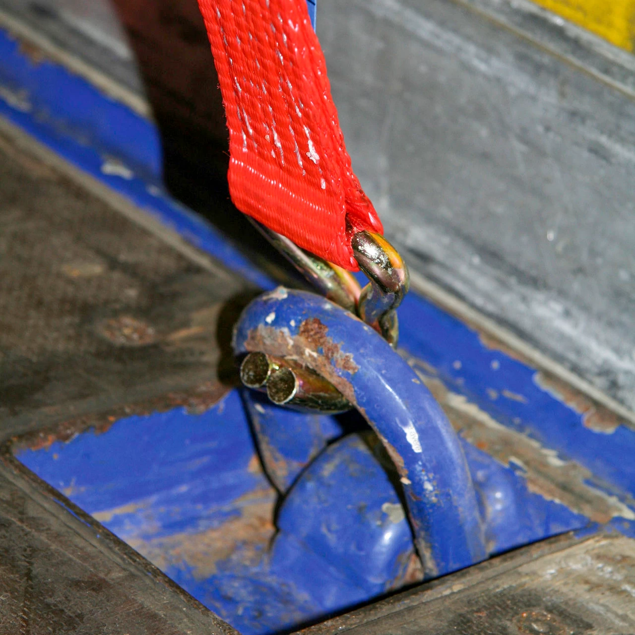 Колан за укрепване на товари с тресчотка, червен, 5000 кг, 50 мм × 10 м