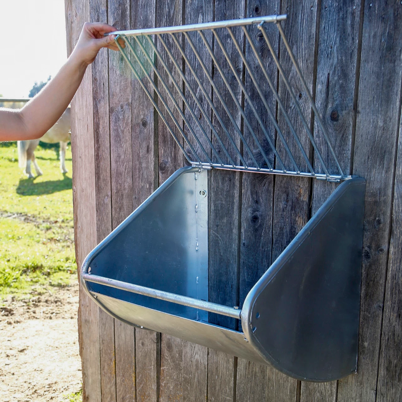 Метална ясла за сено, за монтаж на стена, 60 × 53 см